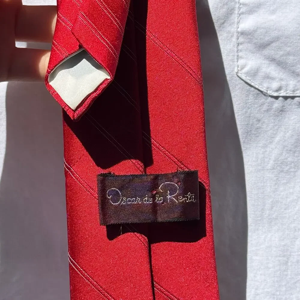 Oscar de la Renta Men’s Red Striped Necktie Signature Logo Classic Designer Tie